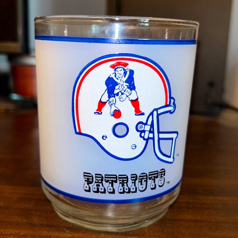 Vintage 1980s Mobil New England Patriots glass (set of 2)